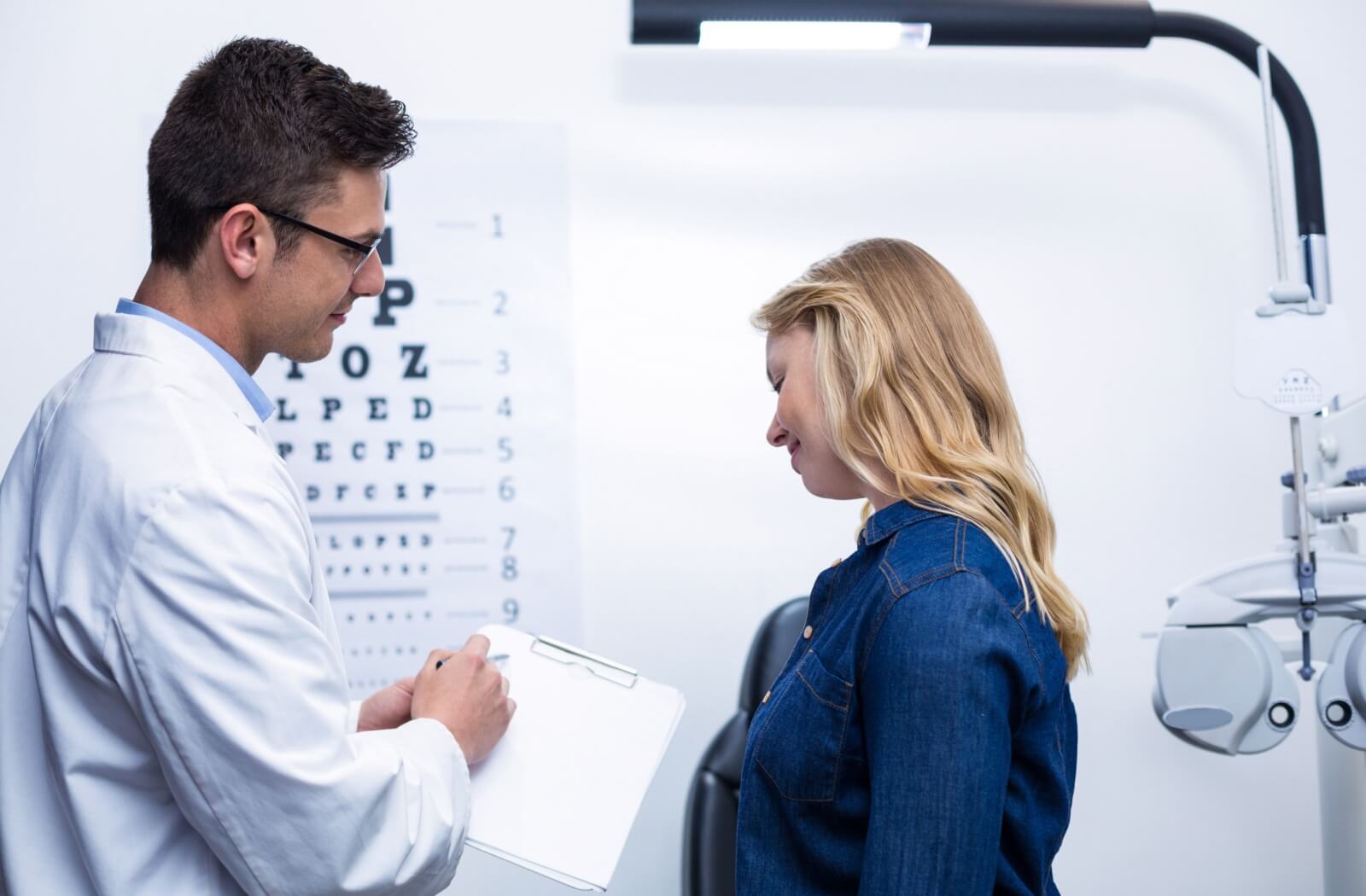 An optometrist explains how dry eyes can cause blurry vision.